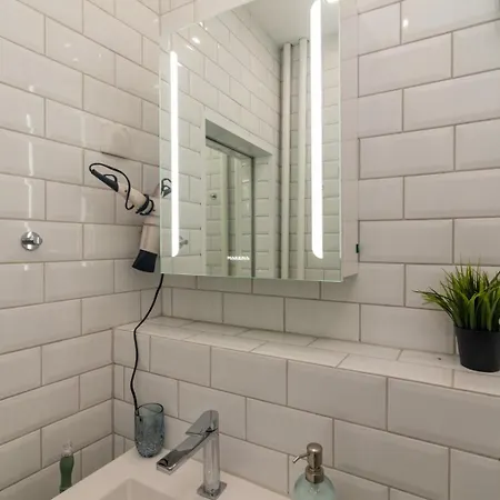Charming Gem With Location By Flat Mаnager *