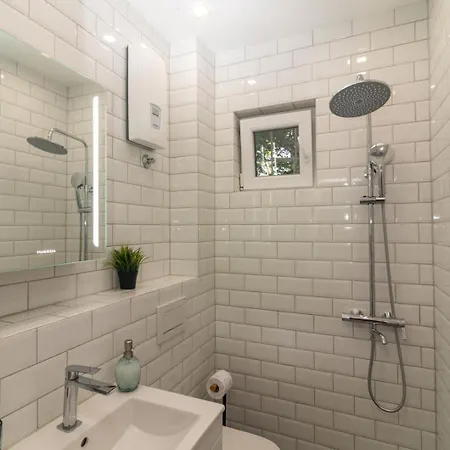 Charming Gem With Location By Flat Mаnager *